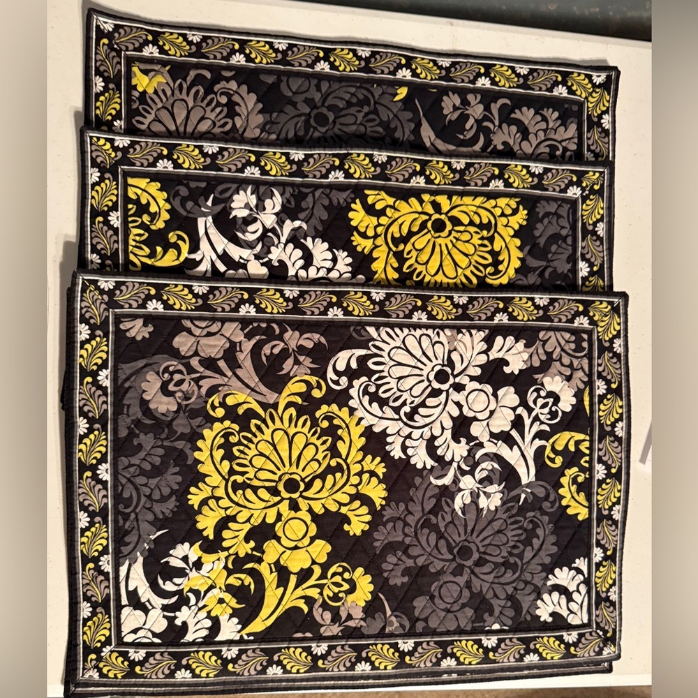 Vintage Vera Bradley Placemat in BAROQUE in New condition. One placemat.